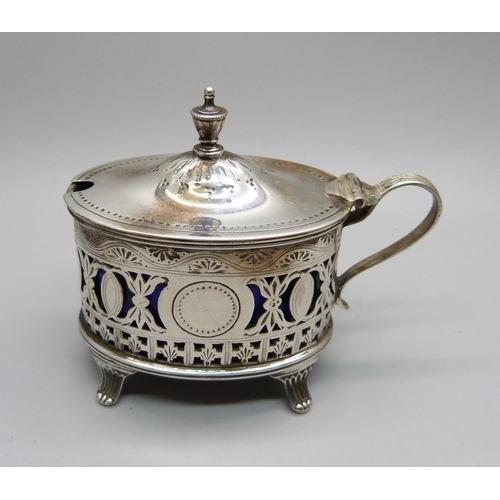 858 - A Victorian silver mustard, engraved decoration, London 1886, 73g