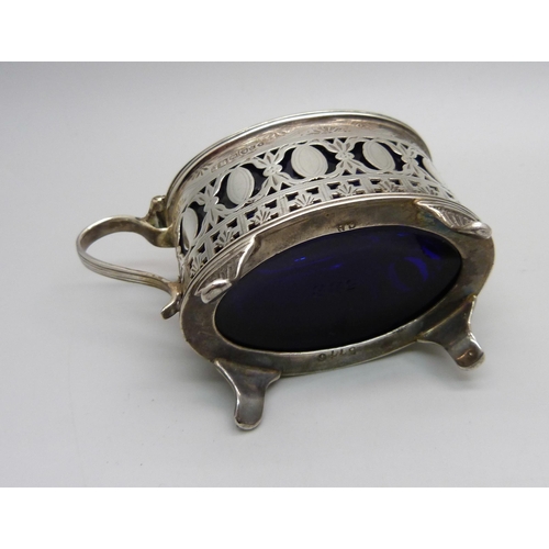 858 - A Victorian silver mustard, engraved decoration, London 1886, 73g