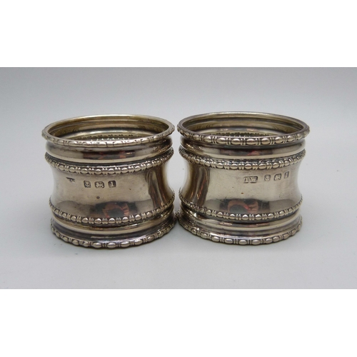 865 - A pair of silver napkin rings, Birmingham, 40.9g