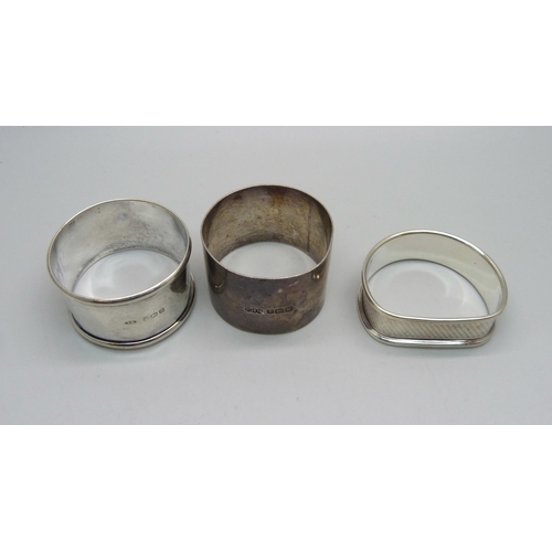 868 - Three silver napkin rings, 43g