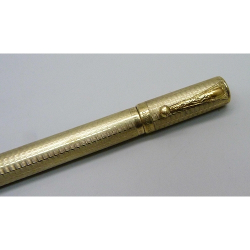 885 - An 18ct rolled gold safety pen by Columbus, circa 1930s, the cap and barrel with engraved decoration... 