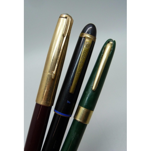 886 - A Sheaffer jade green snorkel fountain pen with a 14ct gold nib (cap a/f)), a Parker fountain pen an... 