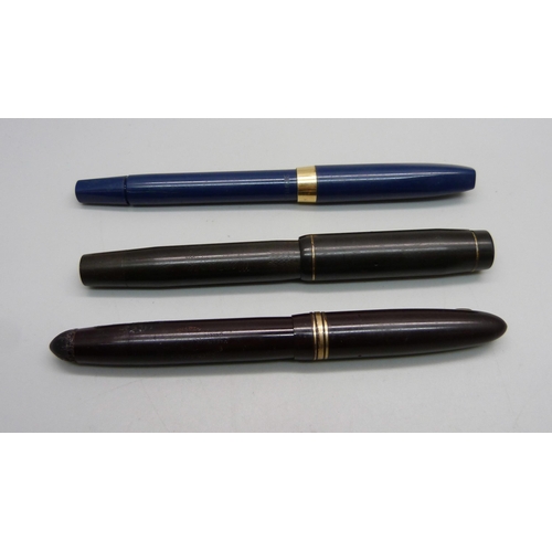 887 - A Mentmore Auto-flow fountain pen with 14k nib, snorkel fill, a Sheaffer fountain pen, personalised,... 