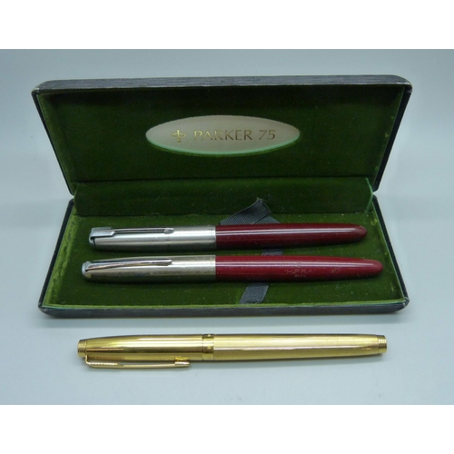 890 - A Parker pen set and a gold plated Parker fountain pen with a 14ct gold nib