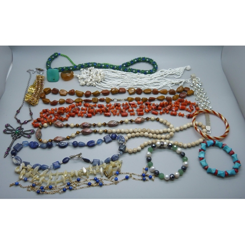 894 - A collection of antique and vintage costume jewellery including a dragonfly necklace and Murano glas... 