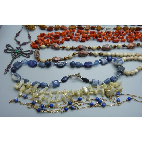 894 - A collection of antique and vintage costume jewellery including a dragonfly necklace and Murano glas... 