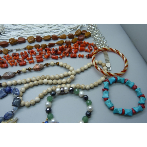 894 - A collection of antique and vintage costume jewellery including a dragonfly necklace and Murano glas... 