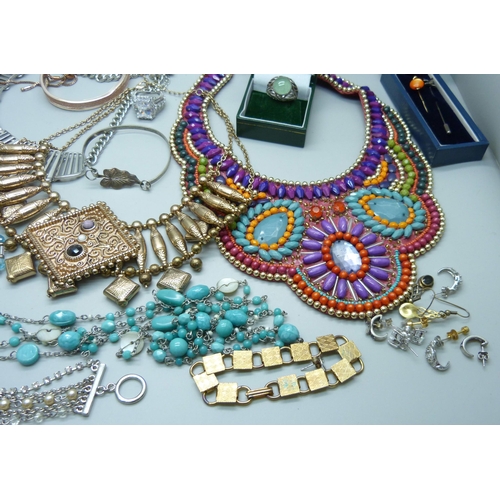 903 - Costume jewellery