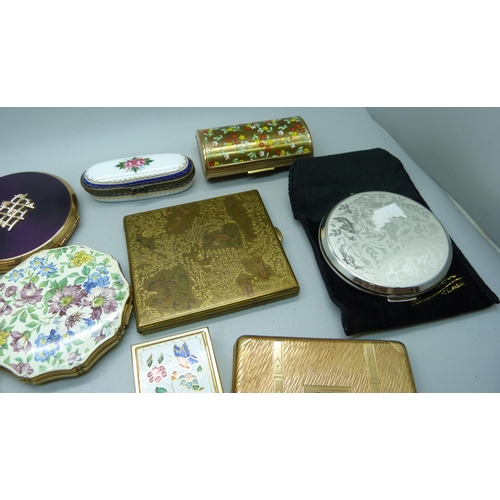 918 - Assorted items;-compacts, trinket pots, a pen with 14ct gold nib