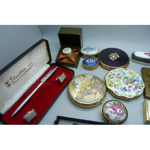 918 - Assorted items;-compacts, trinket pots, a pen with 14ct gold nib