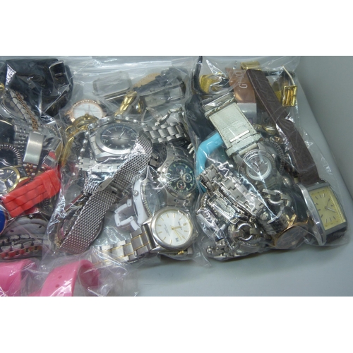 938 - A collection of lady's and gentleman's wristwatches