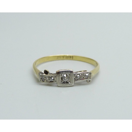 943 - An Art Deco 18ct gold and diamond ring, 1.6g, Q