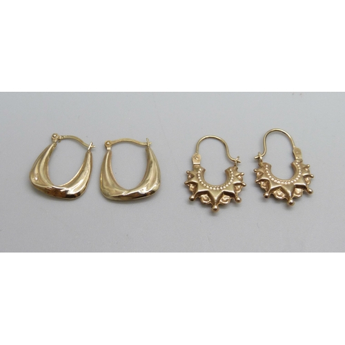 952 - Two pairs of 9ct gold earrings, 1.3g