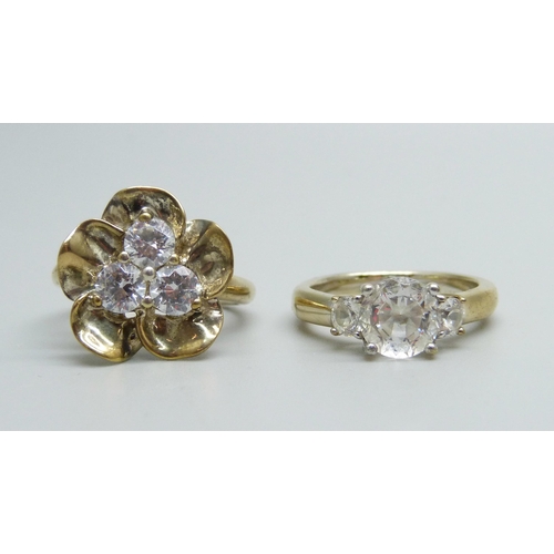 955 - Two silver gilt rings set with diamond simulants, P and Q