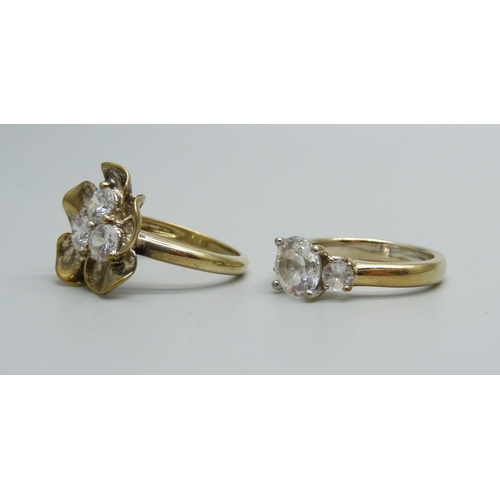 955 - Two silver gilt rings set with diamond simulants, P and Q