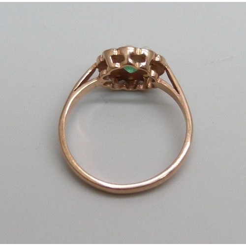 958 - A 9ct gold emerald and pearl cluster ring, 2.1g, L