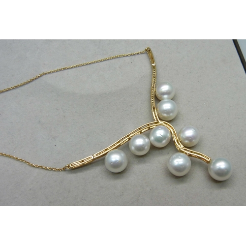 977 - An 18ct gold, diamond and pearl articulated necklace, 26.7g,