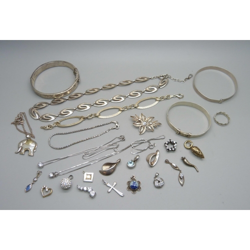 984 - A collection of 925 silver jewellery, 108g