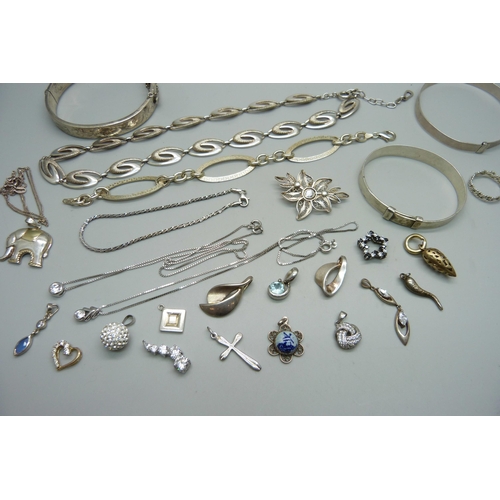 984 - A collection of 925 silver jewellery, 108g