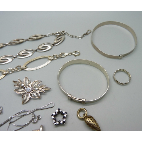 984 - A collection of 925 silver jewellery, 108g