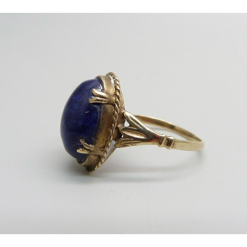 987 - A 9ct gold and blue cabochon stone set ring, 3.2g, Q