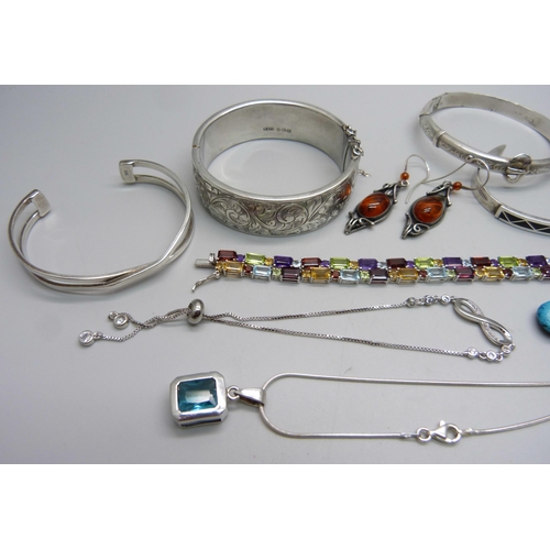 989 - Silver jewellery including a bangle marked Zuni, 100g