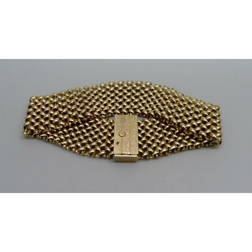 995 - A 9ct gold mesh style bracelet, 33.3g