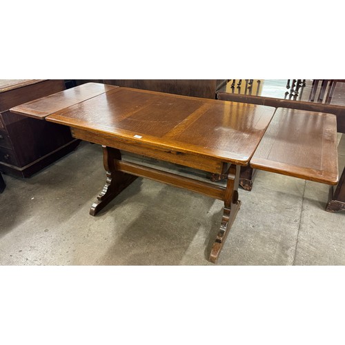 178 - An oak draw leaf table