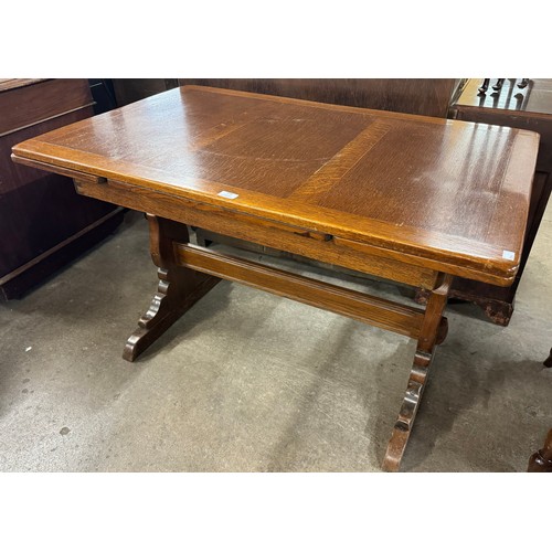 178 - An oak draw leaf table