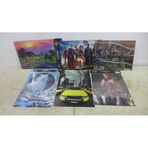 2053 - A quantity of approximately 75 mixed 3D lenticular prints