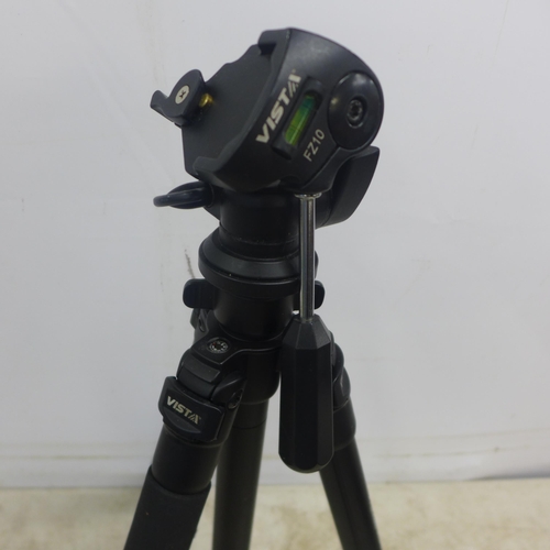 2066 - A Vista FZ10 camera tripod stand in soft case