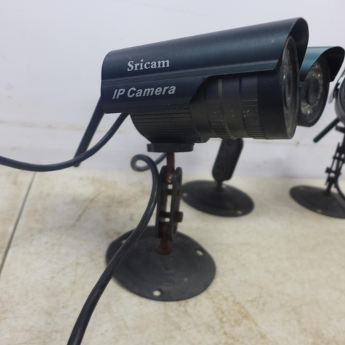 2076 - 4 SRI-CAM IP security cameras with cables and installation CD