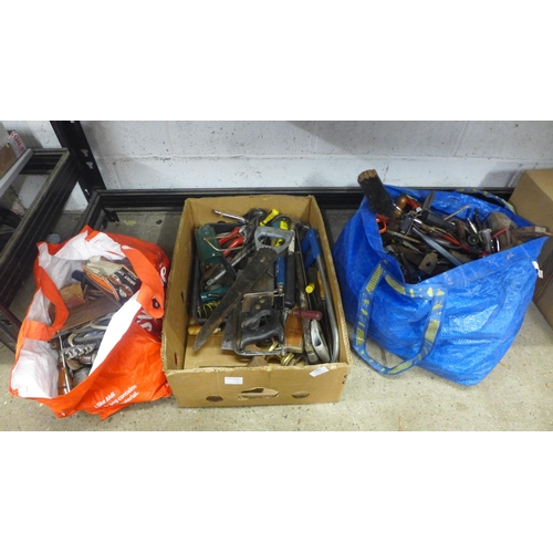 2080 - A large quantity of assorted hand tools