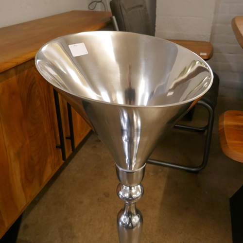 1310 - A chrome floor standing champagne stand