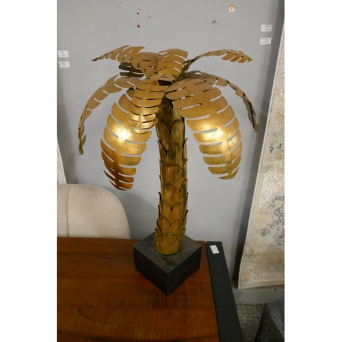 1379 - A gold metal palm tree