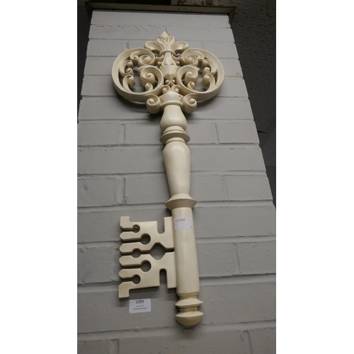 1393 - An extra large decorative key