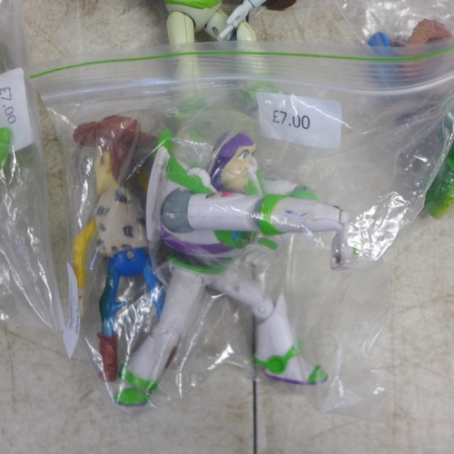 2096 - 8 collectable Toy Story items including Buzz Lightyear and Woody figurines