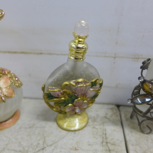 2126 - 5 collectable perfume bottles