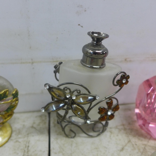 2126 - 5 collectable perfume bottles