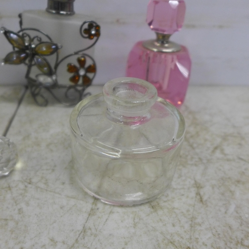 2126 - 5 collectable perfume bottles