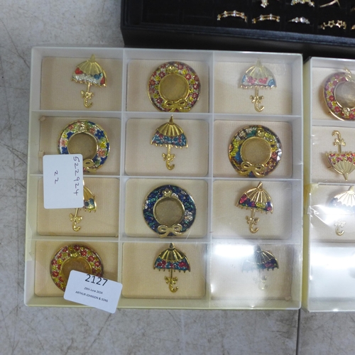 2127 - A tray of mixed rings and 2 trays of mixed brooches