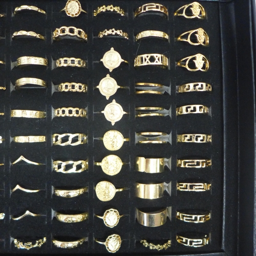 2127 - A tray of mixed rings and 2 trays of mixed brooches