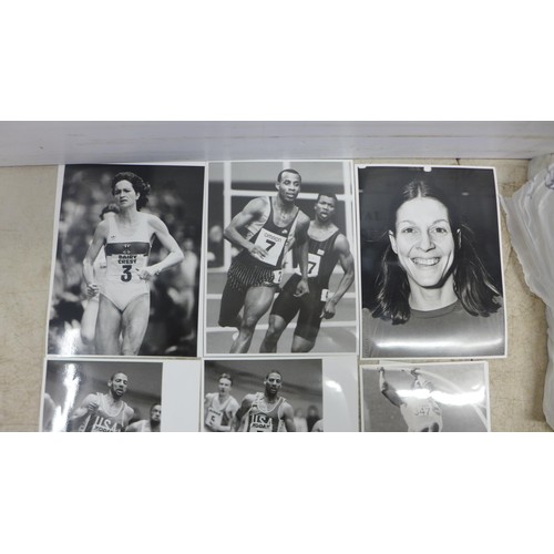 2098 - A large quantity of 1980s/1990s press sportsperson photos