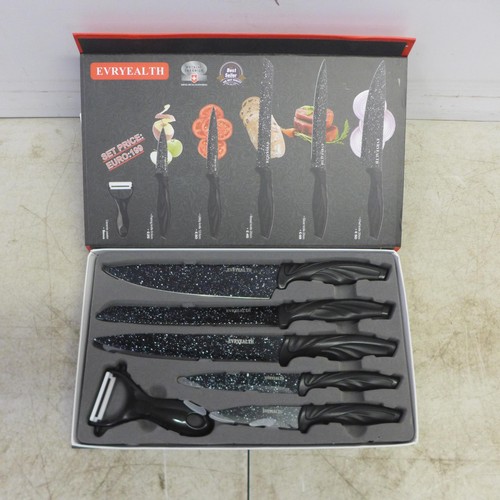 2121 - An Evryealth 6 piece knife set