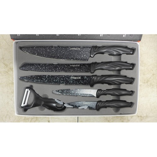 2121 - An Evryealth 6 piece knife set