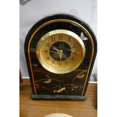 2163 - A quantity of assorted mantle clocks