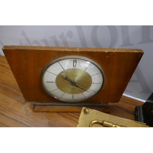 2163 - A quantity of assorted mantle clocks