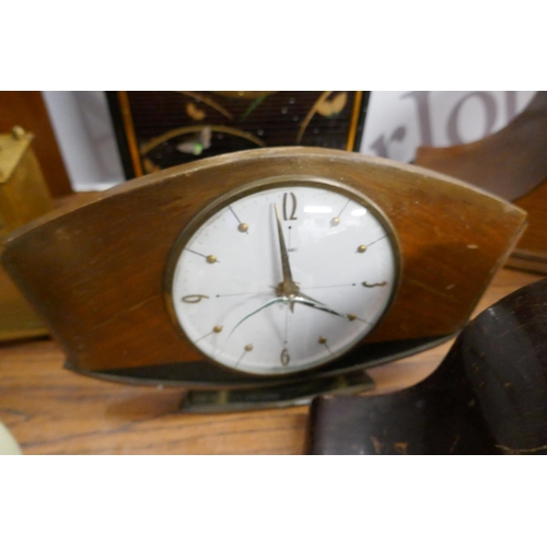 2163 - A quantity of assorted mantle clocks