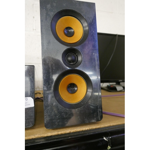 2170 - An LG CM2630 micro hi-fi system with a pair of LG CM2630FH speakers