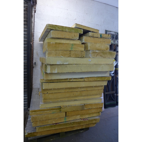 2224 - A large pallet of insulation boards in assorted sizes and depths *This lot is subject to VAT